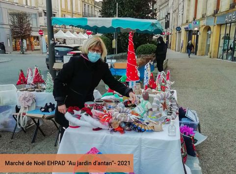 Stand de l'EHPAD au marché de Noël de Bergerac - Agrandir l'image, .JPG 243Ko (fenêtre modale)