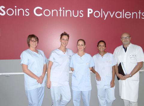 Photo de l'équipe des Soins Continus et Polyvalents, composée de 5 personnes - Agrandir l'image, . 0octets (fenêtre modale)