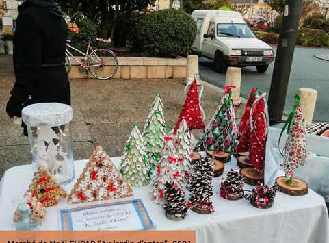 Stand de l'EHPAD au Marché de Noël - Agrandir l'image, .JPG 208Ko (fenêtre modale)